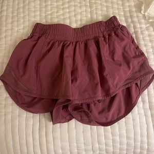 LULULEMON Size 4 Hotty Hots 2.5 Inseam RARE plum color